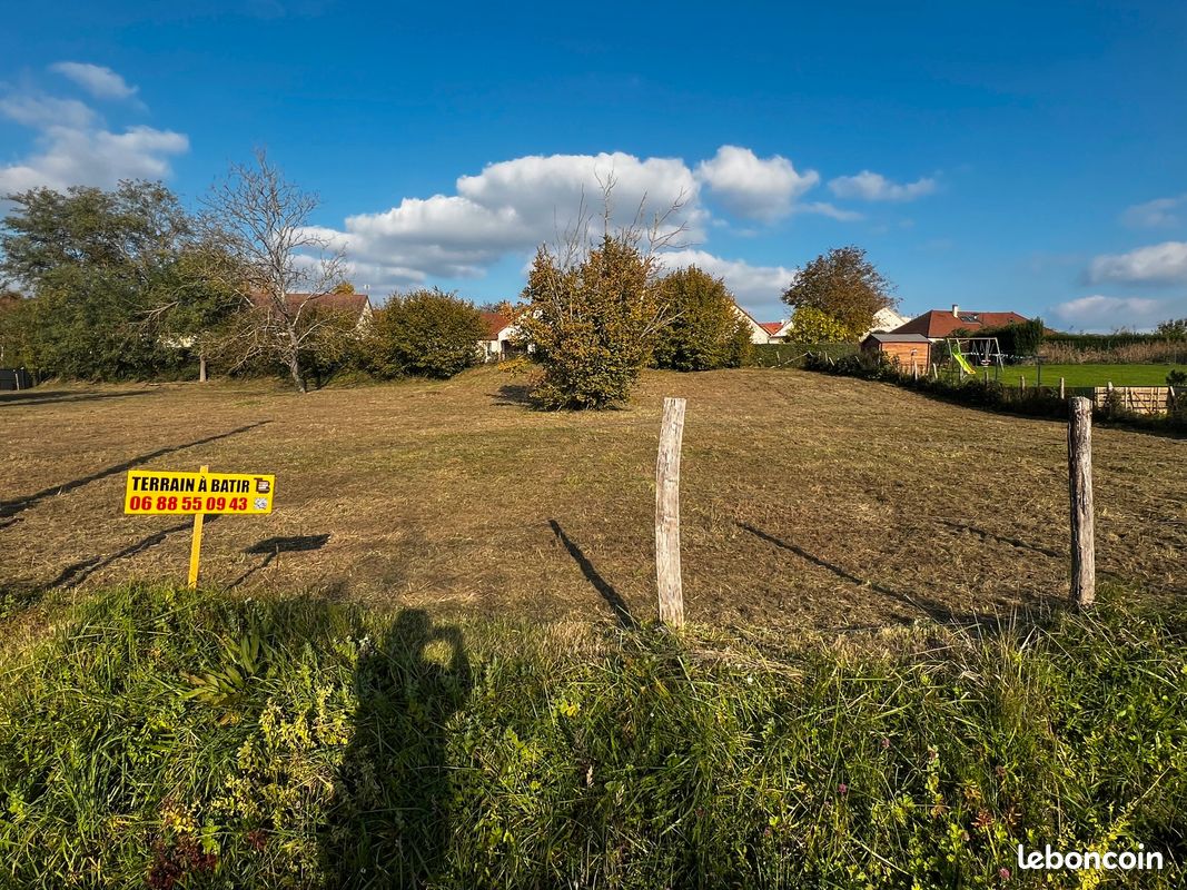 Terrain a batir · à Allériot · 69 000 €