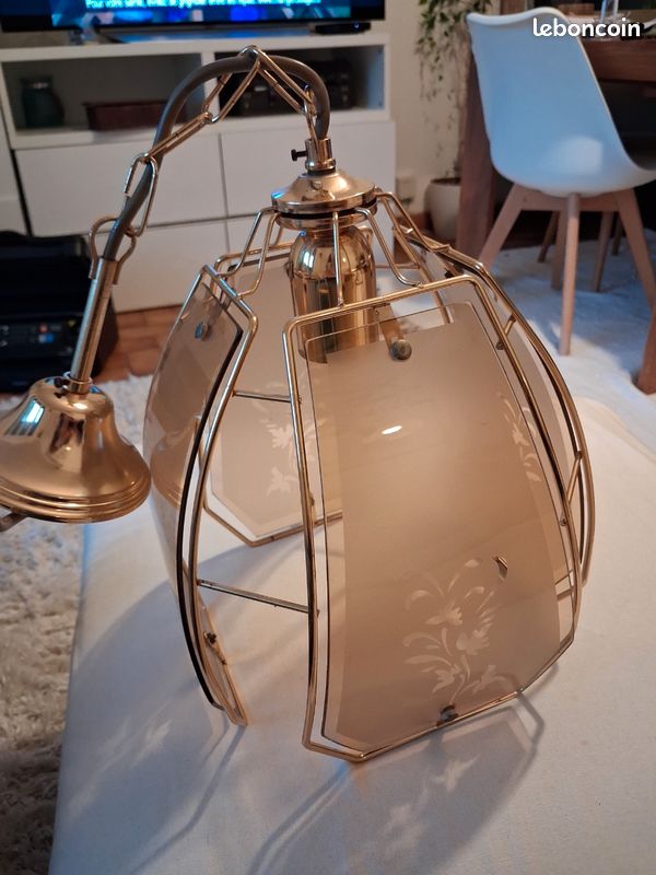 Lustre vintage des années 80 avec sa structure en métal doré et panneaux de verre
Remise en main propre uniquement 
Bon état (image 3)