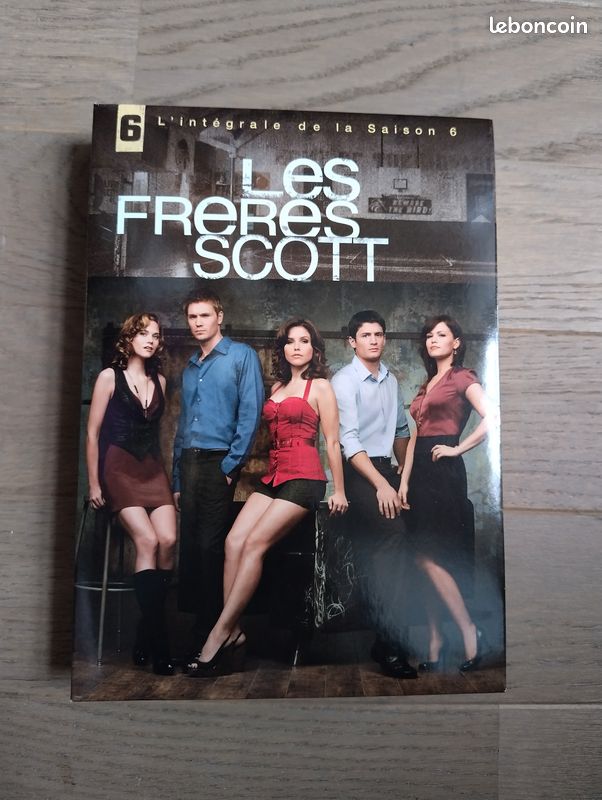Coffret DVD série Les frères Scott - saison 6 (image 1)