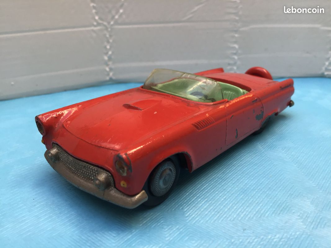 Ford Thunderbird 1955 – Miniature Matchbox Collection Dinky 1:43