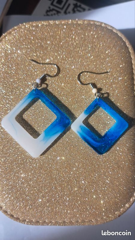 Boucles d oreilles losange marbrées blanches et bleues (image 1)