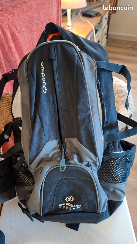 Sac à dos décathlon 30l Air Femme grande randonnée état neuf (image 4)