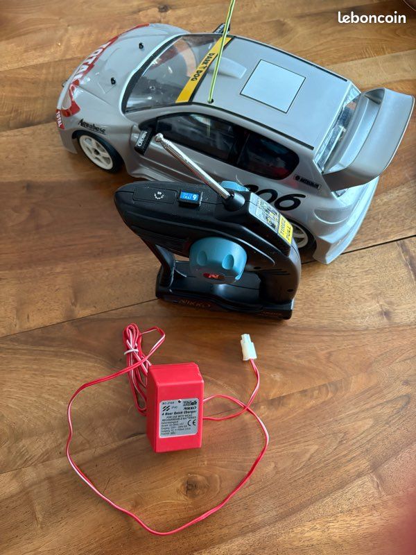 Voiture Téléguidée Peugeot 206 - NIKKO - A RESTAURER