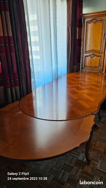 Table en bois (image 1)