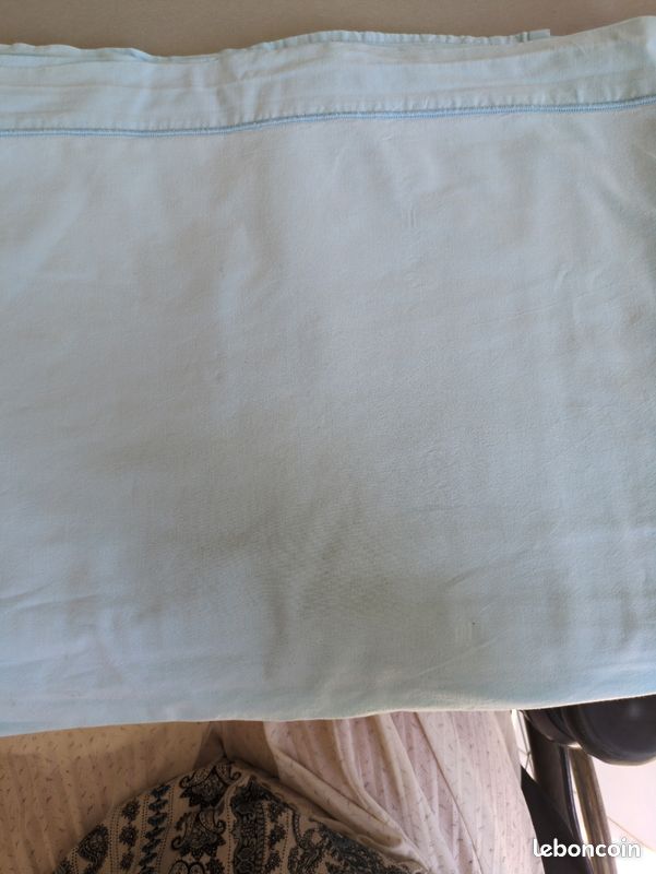 Drap plat bleu ciel avec un liseré (image 3)