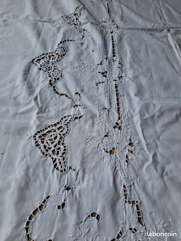 Grande nappe avec broderies + 12 serviettes (image 3)