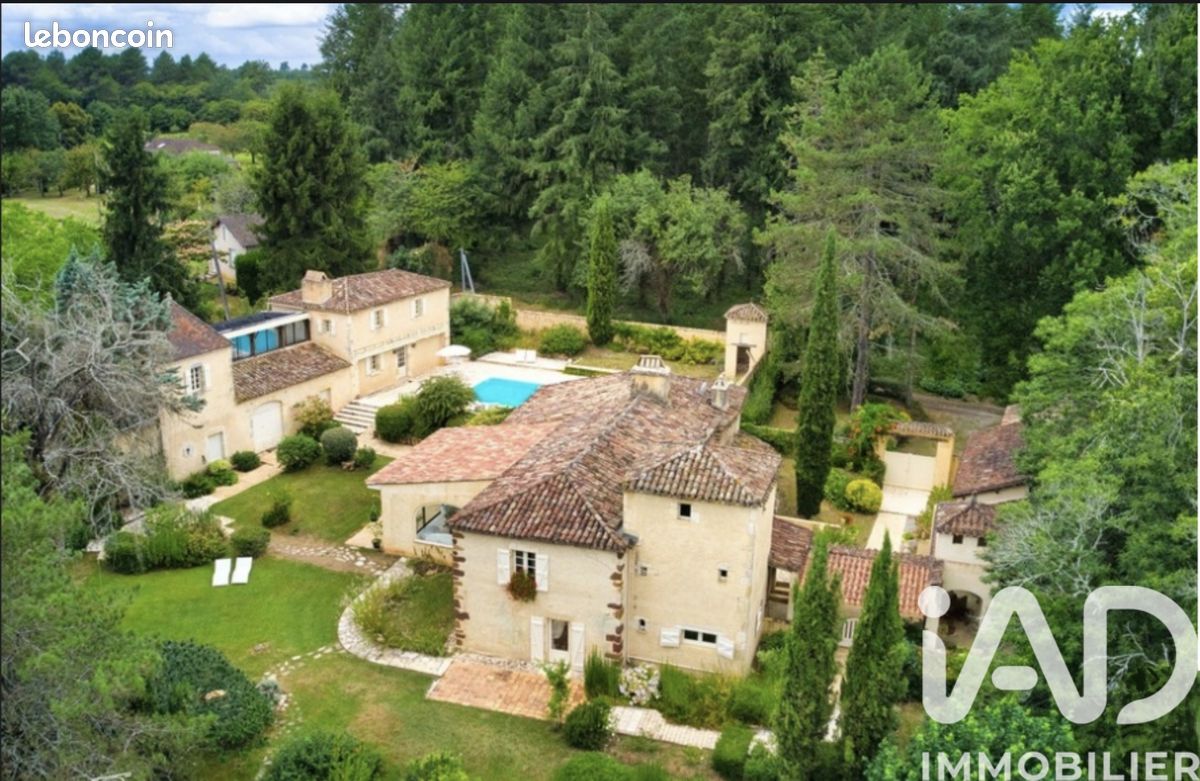 Propriété 10 pièces 305 m² (image 1)