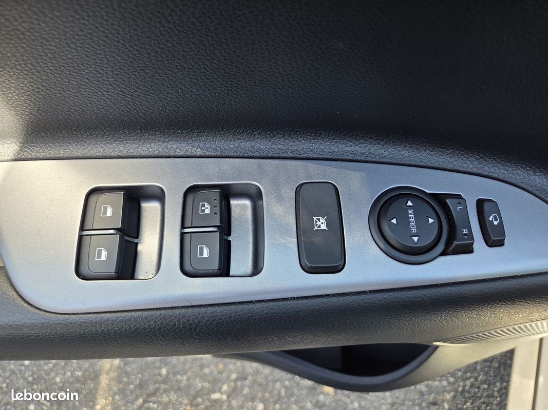 Kia STONIC 1.0 T-GDI 120CH MHEV GT LINE DCT7 (image 27)