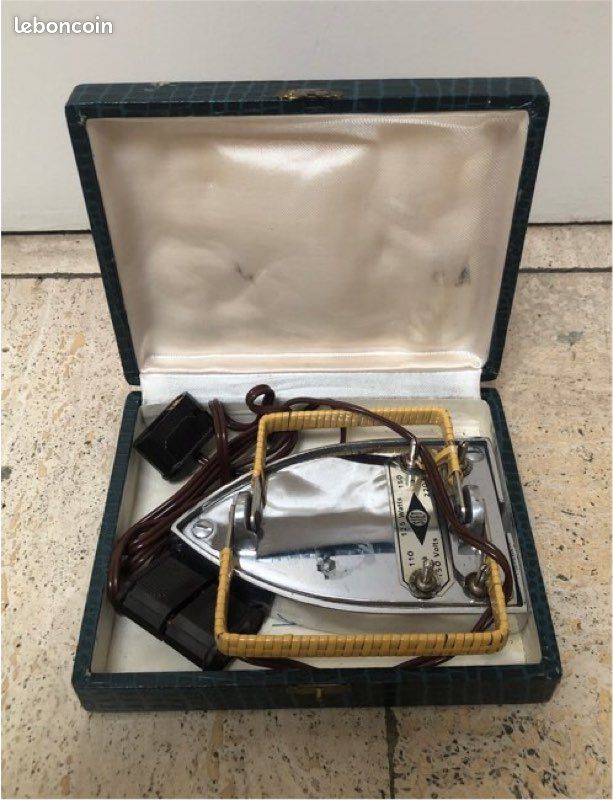 Ancien Fer à Repasser De Voyage Bébé Boudoir 240V, En Boîte, Semble Inutilisé, Vintage UK