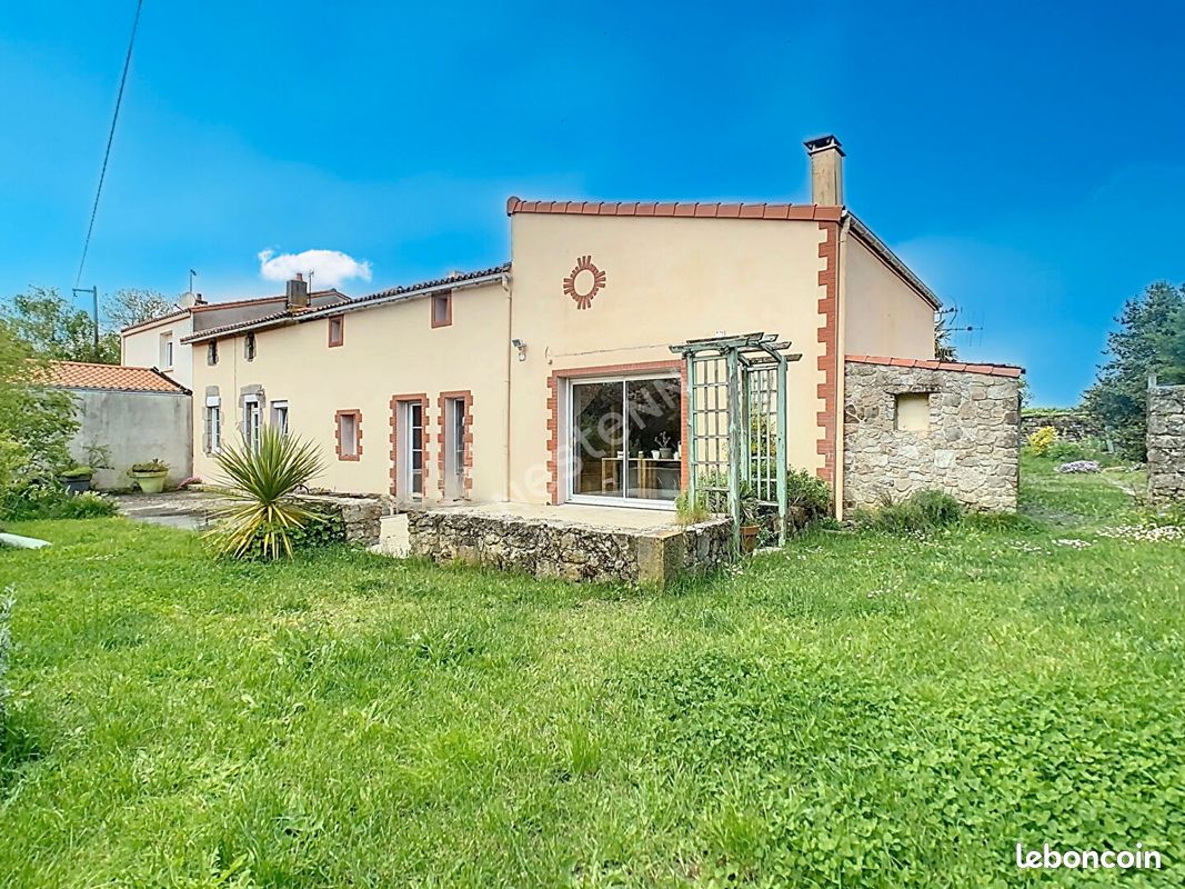 Maison 6 pièces 228 m² · à Sèvremoine · 228 m² · 303 520 €