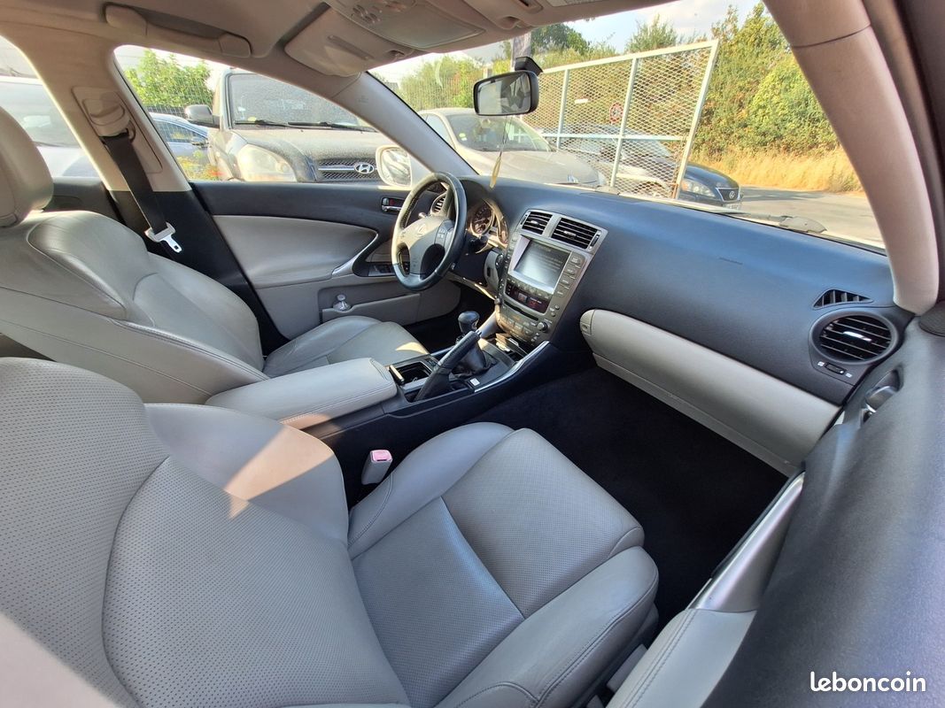 LEXUS IS 220 d Pack Sport (image 7)