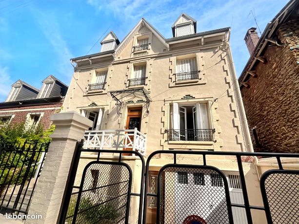 Maison 9 pièces 210 m²
