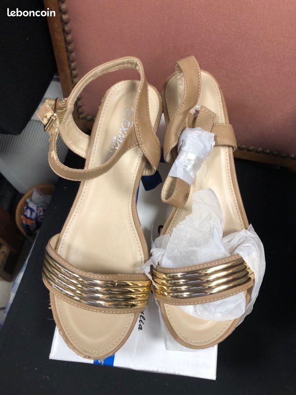 Sandales femme taille 39 beige neuf Chaussures