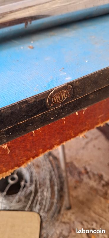 Table formica bleu ROC avec 1 chaise et 1 tabouret (image 2)