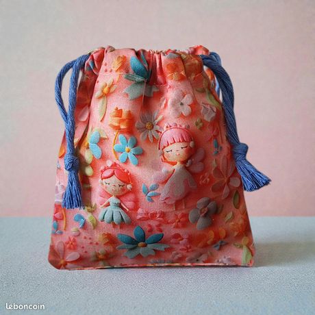 Petit sac ou pochon fourre-tout en tissu marocain bleu brodé - Un grand