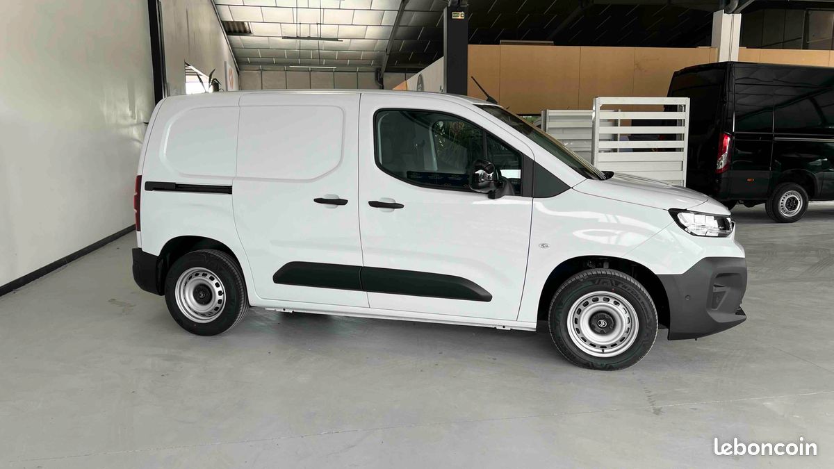 16 990 HT - Citroen BERLINGO VAN M BLUEHDI 100 BVM6 3PL PREMIUM CONNECT (image 3)