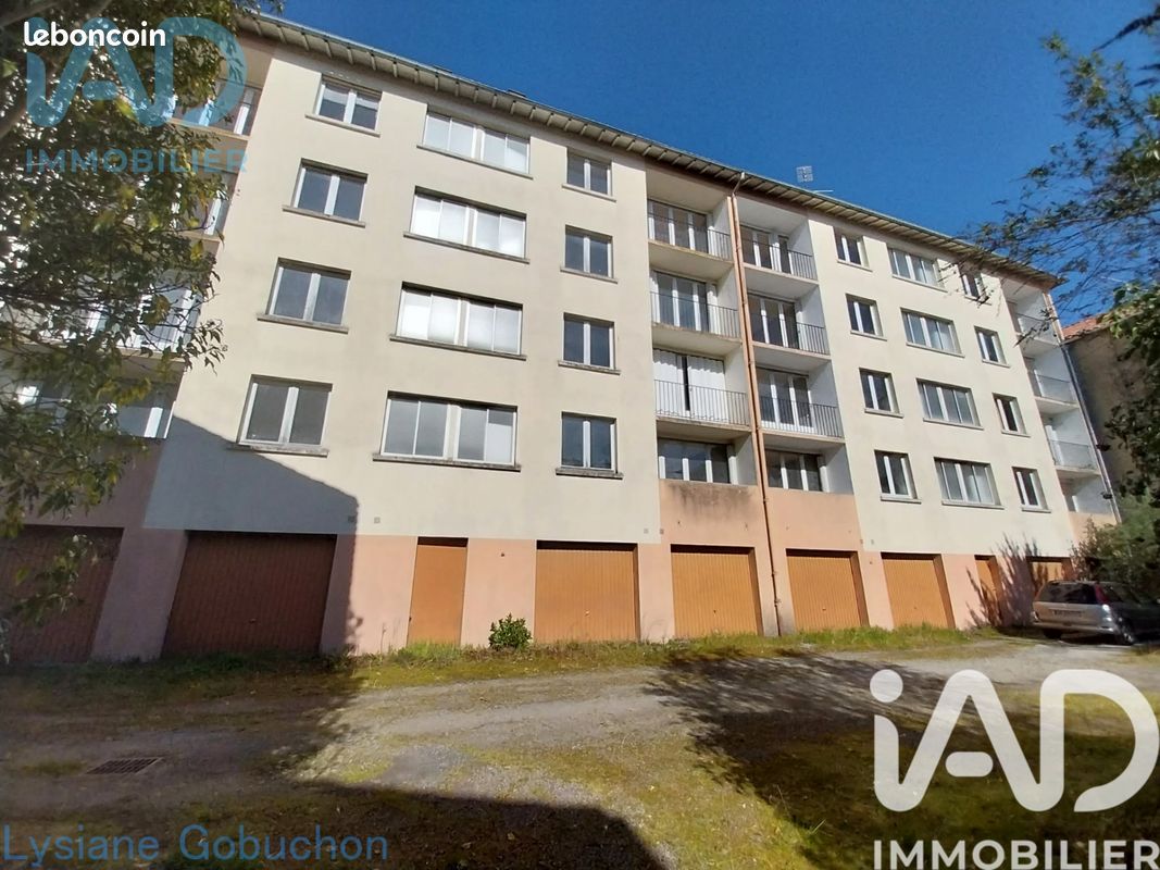 Immeuble 1450 m² · à Nontron · 1 450 m² · 669 900 €