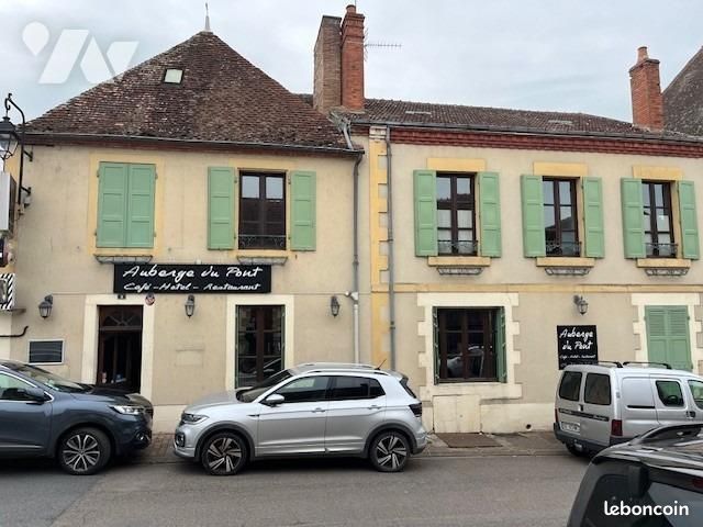Maison 11 pièces 280 m² · à Cérilly · 280 m² · 131 870 €