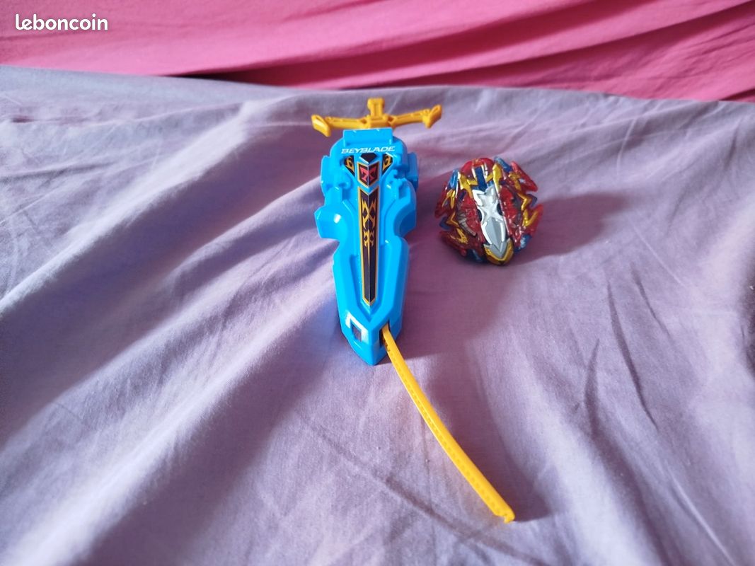 Lot d'une toupie Beyblade burst évolution avec son lanceur spécial (image 1)