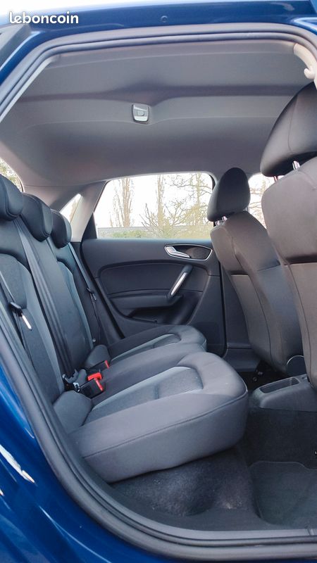 AUDI A1 SPORTBACK TFSi 95 ch ESSENCE EDITION ULTRA SPORT / 5 PORTES / CLIMAUTO / GPS / BLUETOOTH (image 4)