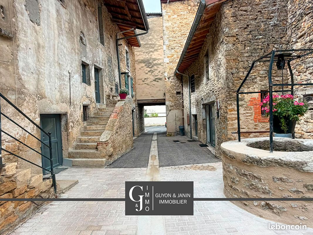 Maison 14 pièces 197 m² · à Jujurieux · 197 m² · 240 000 €