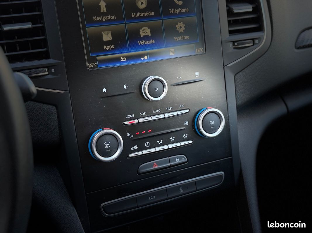 RENAULT MEGANE IV BERLINE BUSINESS MEGANE 4 1.5 Blue dCi 115 - GPS - RADARS - CLIM AUTO (image 30)