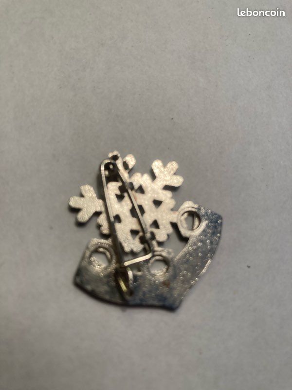 BROCHE SKI E.S.F 1 ETOILE DECAT PARIS usure de la dorure et traces d'oxydation