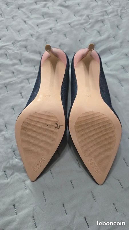 Chaussures Guess neuve en jean (image 3)