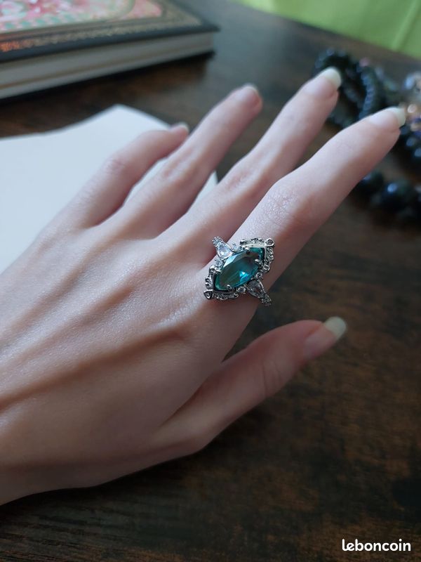La bague halo : une touche d'élégance et de brillance