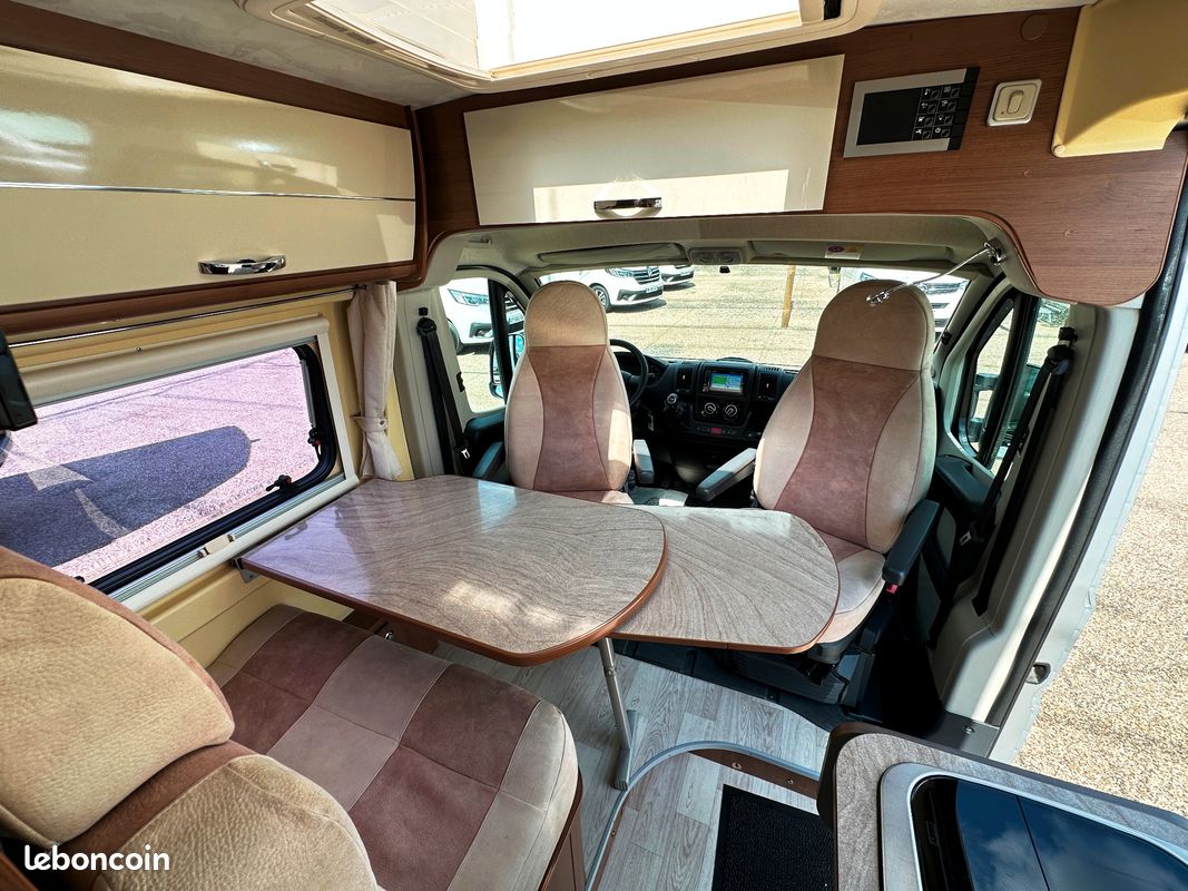 Roller Team Livingstone Prestige 2 / Fiat 130 Cv / Suspension pneumatique avec compresseur / Panneau solaire / Frigo auto (image 6)