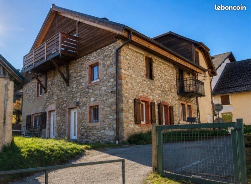 Maison 10 pièces 230 m² · à La Muraz · 230 m² · 890 000 €