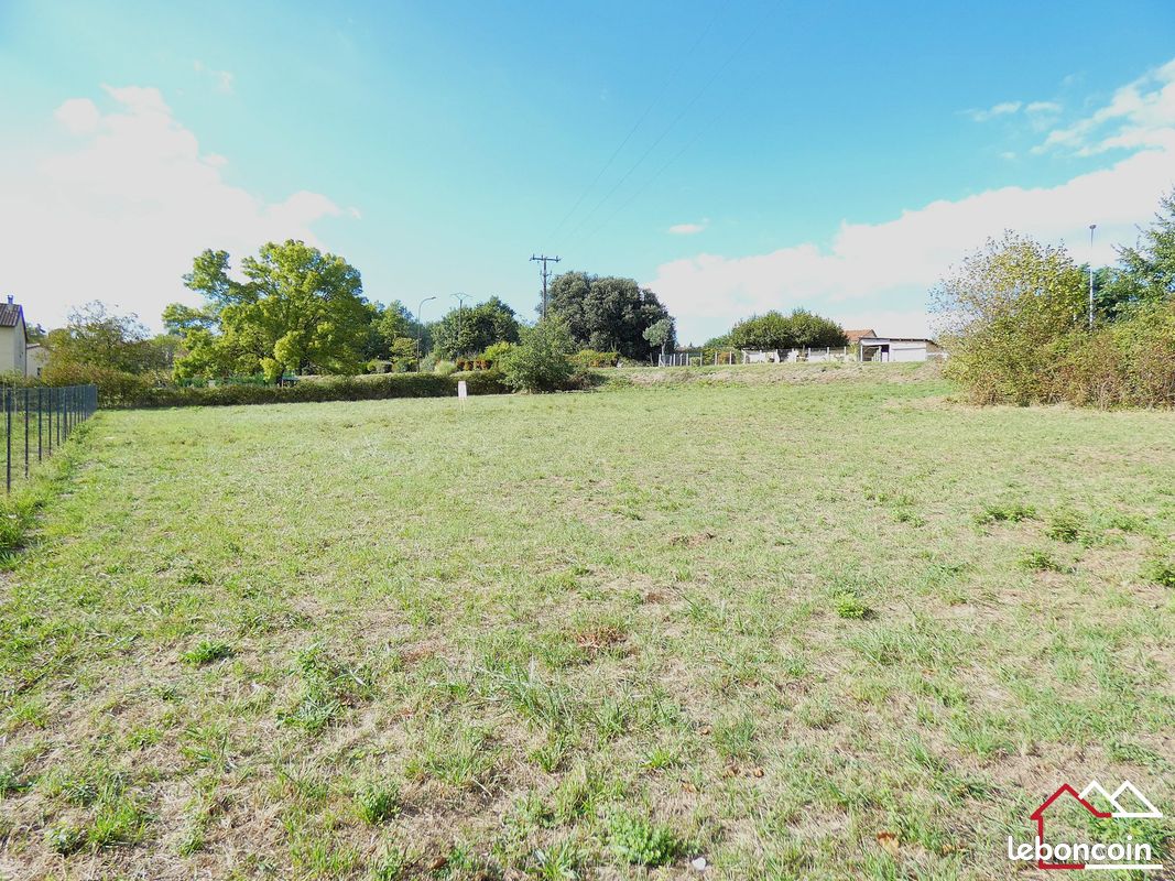 Terrain 1874 m² · à Douzillac · 1 874 m² · 28 000 €