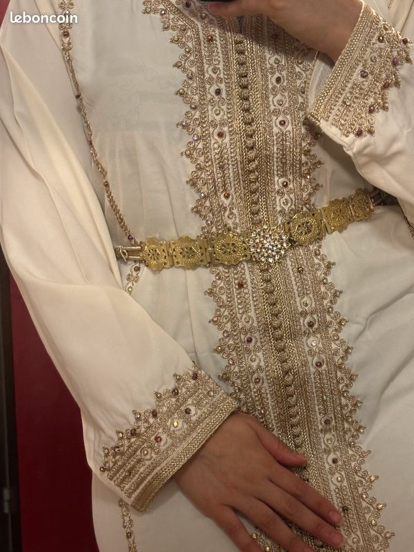 Caftan neuf beige clair pour occasion avec ceinture Jamais porté