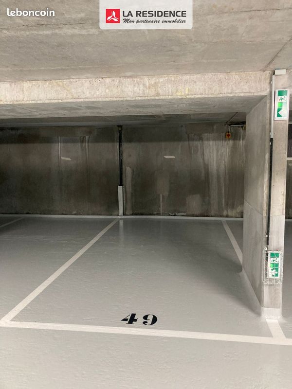 Parking · à Clamart · 115 €/mois