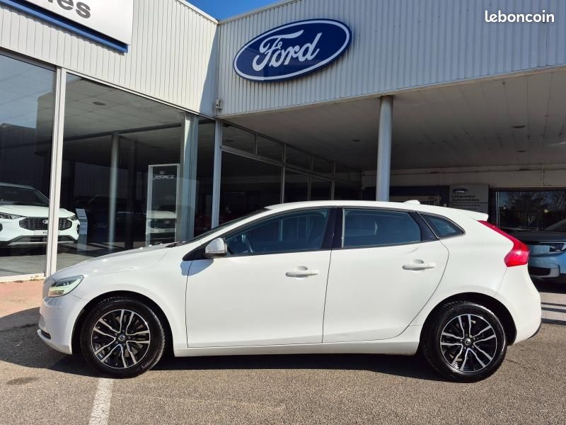 Volvo V40 D2 120ch Momentum Business Geartronic (image 3)