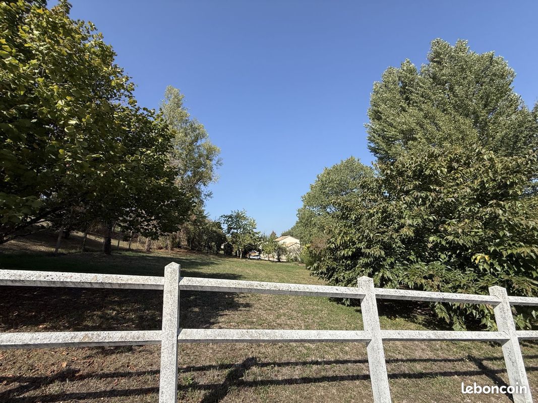 Terrain à bâtir de 750 m² à FRONSAC (33) · 70 000 €