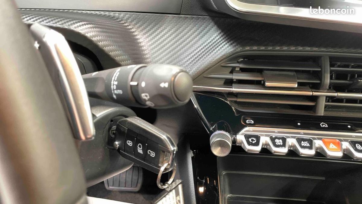 Peugeot 2008 Hybrid 145 e-DCS6 Style (image 22)
