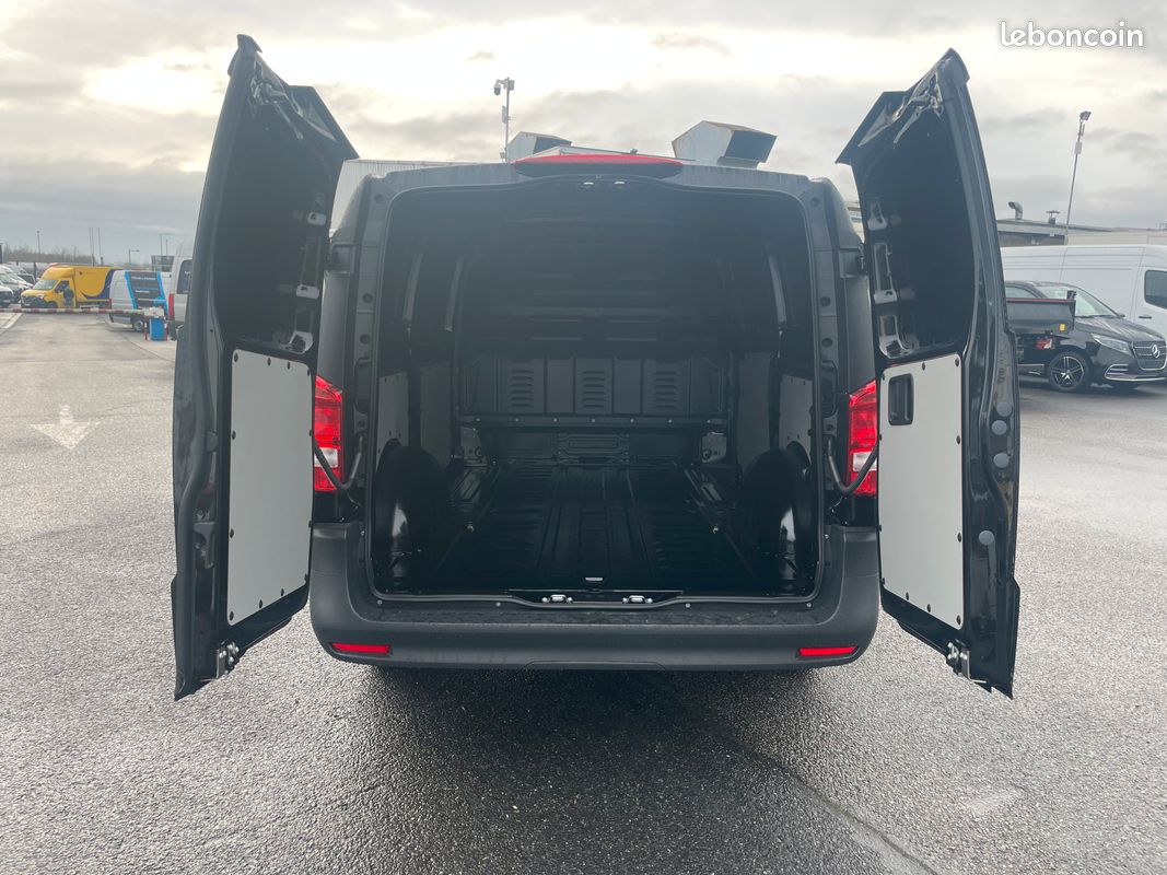 32 990 HT Mercedes Vito 114 CDI 136Ch Long 631 Euro(s) HT/Mois (image 4)
