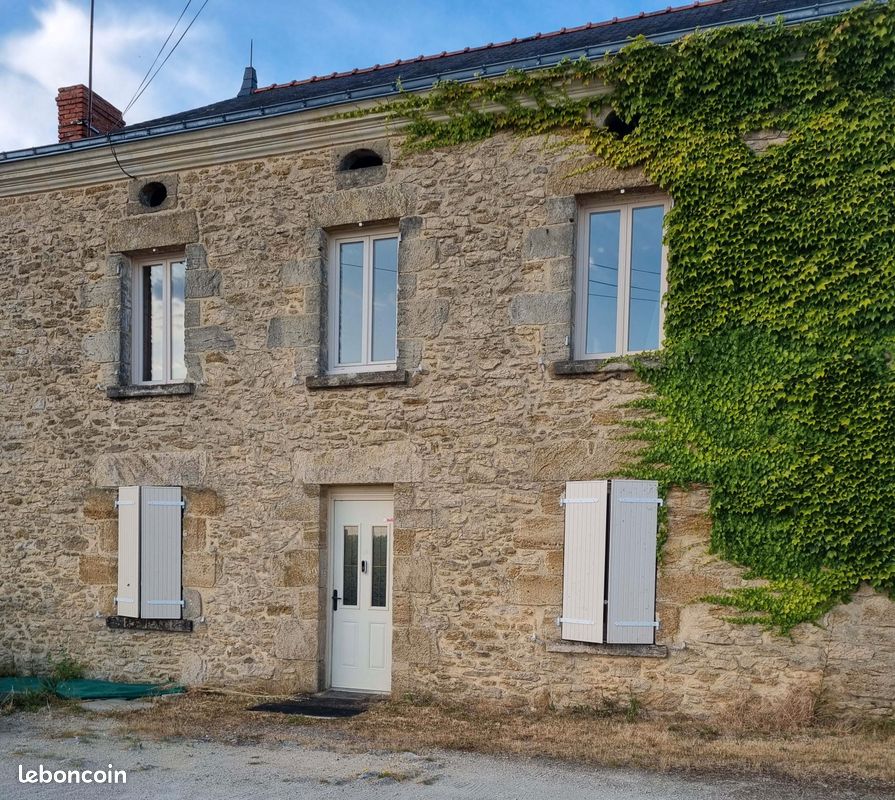Maison 7 pièces 200 m² · à Aubigné-sur-Layon · 200 m² · 235 000 €