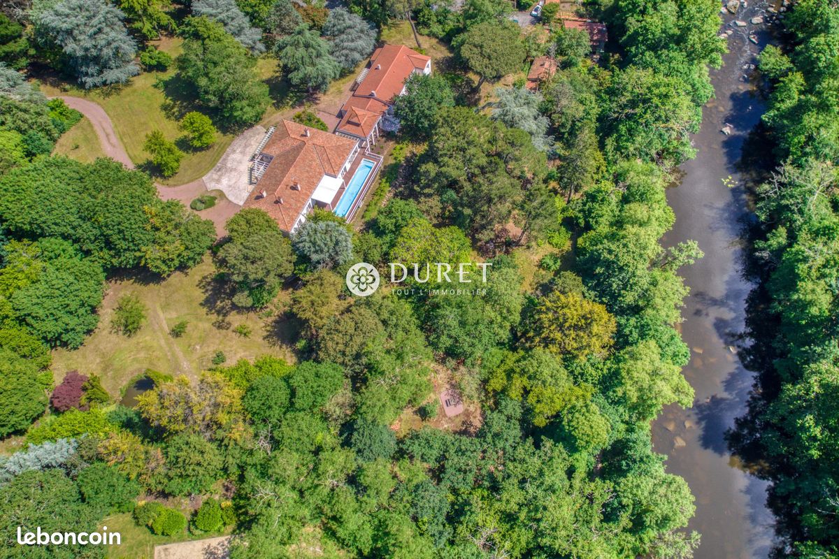 Maison 11 pièces 358 m² · à Gétigné · 358 m² · 1 228 000 €