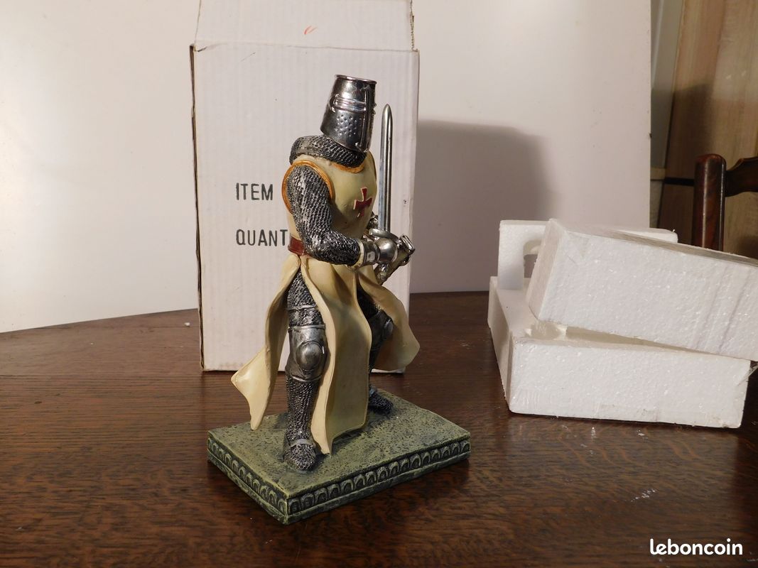 Figurine statuette CHEVALIER TEMPLIER NOS 30 (image 4)