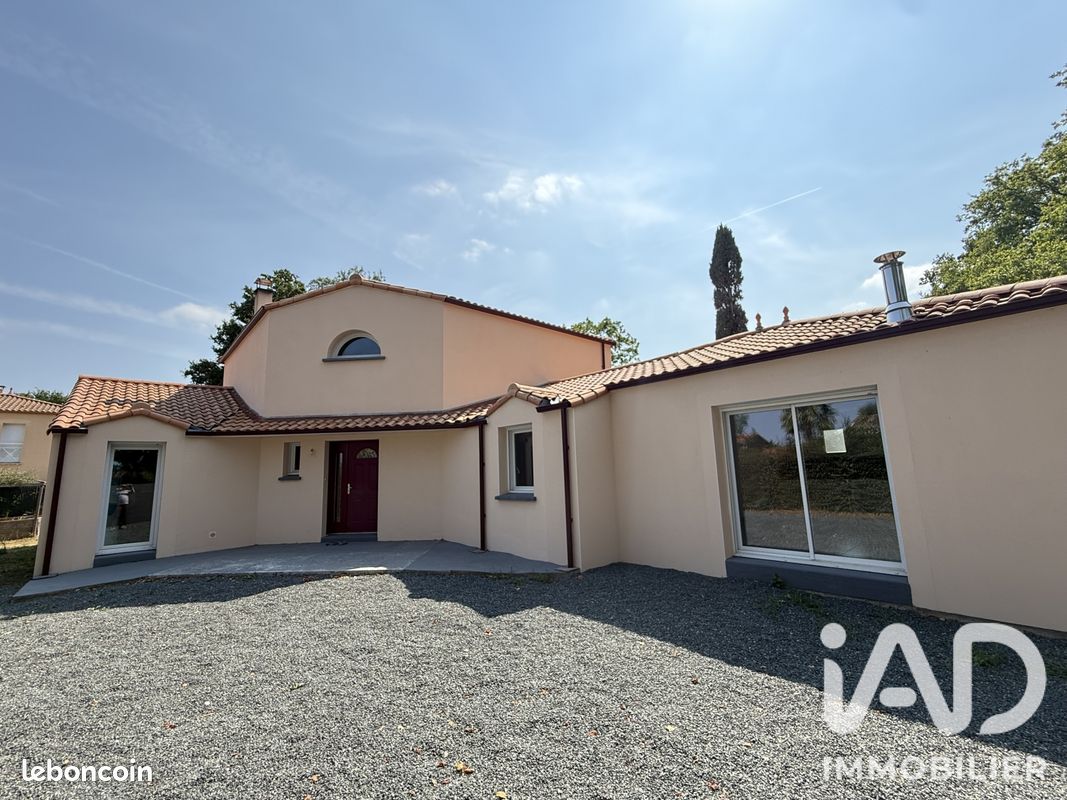 Maison 9 pièces 215 m² · à Haute-Goulaine · 215 m² · 469 900 €