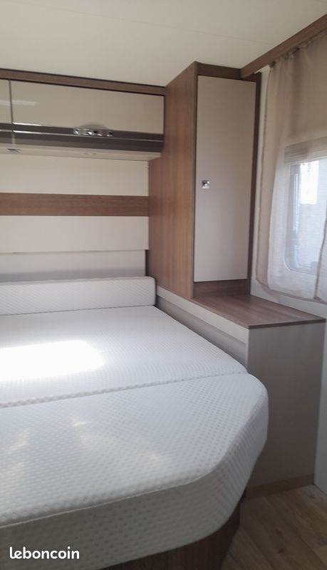 Camping-car Dethleffs trend T 7057 DBL lit central et salon face à face 7.40m (image 6)