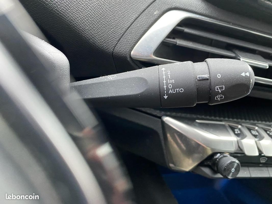 PEUGEOT 3008 1.2i 12V S&S - 130 Allure - Caméra de Recul + GPS (image 19)