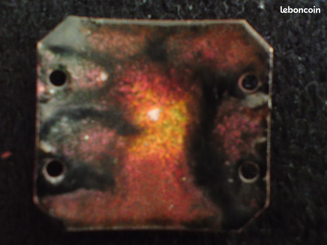 Pendentif Plaque en émail à accrocher avec des rubans élément pour bijou ou motif de fleur à Pétales bleus et centre rouge sur fond tâcheté multicolore Emaux sur métal Vintage (image 8)