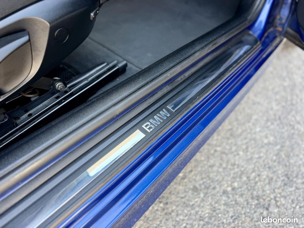 BMW SéRIE 1 COUPé 125i 3.0L 6 cylindres - Boîte manuelle - Montego Blue (image 26)