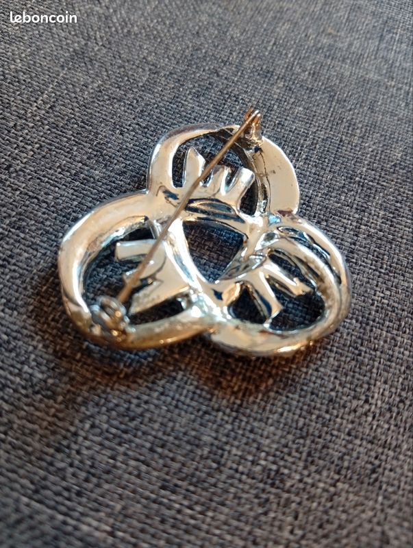 Broche Bijou Rétro Branchage En Relief - Couleur Argent Mat Poli - Occasion