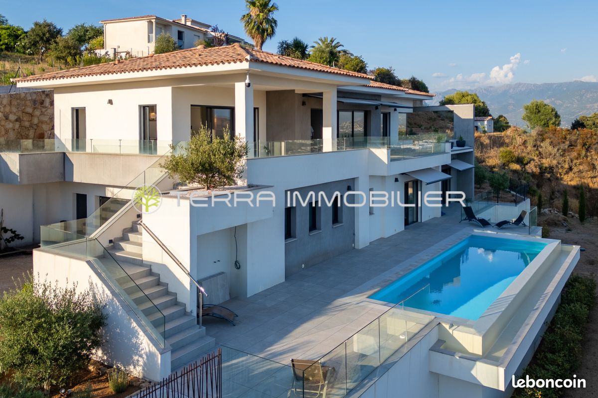 Maison 7 pièces 260 m² · à Alata · 260 m² · 1 780 000 €