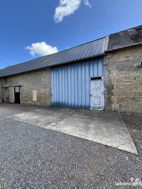 Garage SECQUEVILLE EN BESSIN · à Rots · 340 €