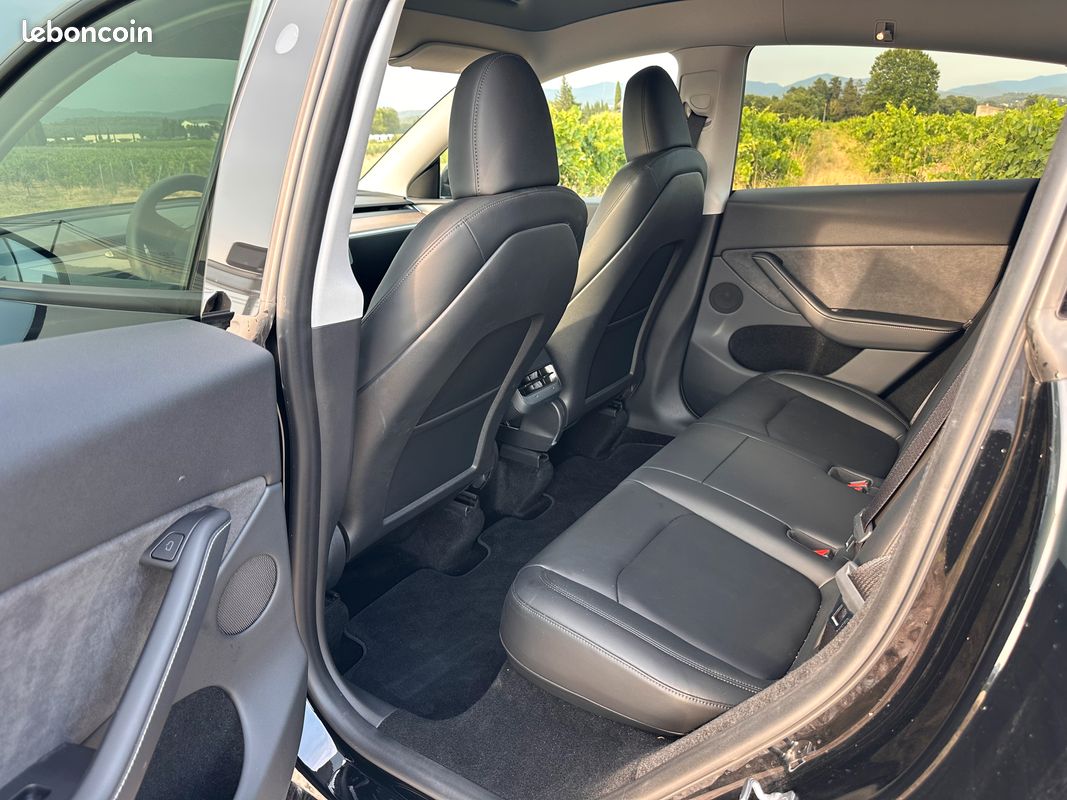 Tesla Model Y Grande Autonomie Propulsion – Noir – Excellent état – 12/2024 (image 10)